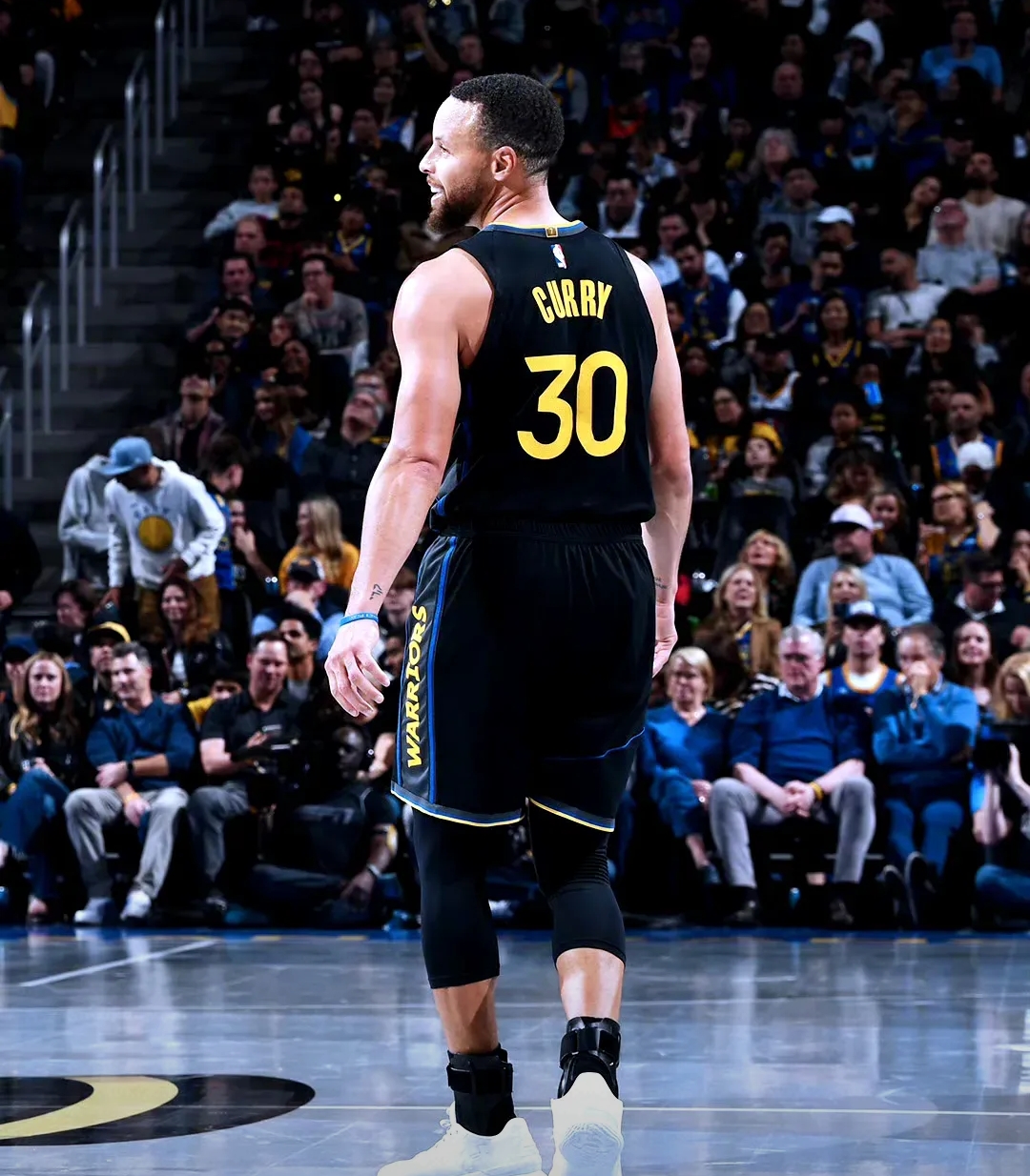 一个桌角 一个桌角